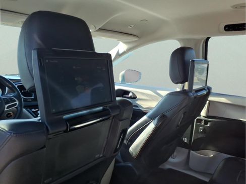 Used 2019 Chrysler Pacifica Touring-L Plus image 14