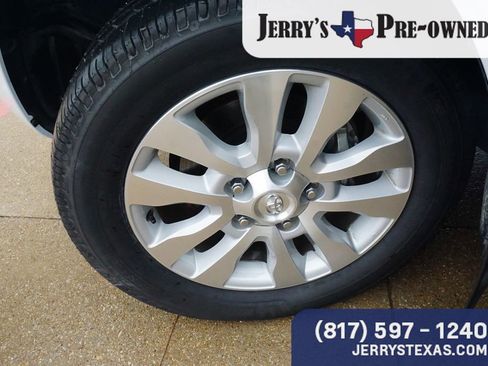 Used 2022 Toyota Sequoia Platinum RWD image 9