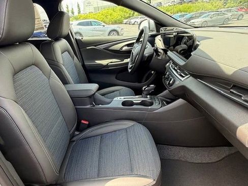 New 2025 Buick Envista Sport Touring w/ Convenience I Package FWD image 18