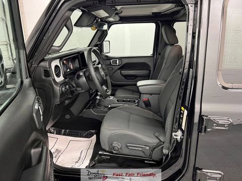 Used 2025 Jeep Wrangler Unlimited Sport AWD/4WD image 29