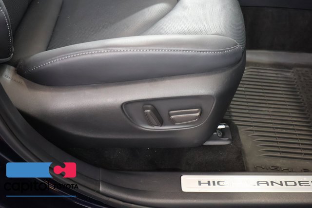 Used 2024 Toyota Highlander Limited AWD/4WD image 28