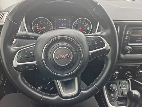 Used 2018 Jeep Compass Latitude AWD/4WD image 12