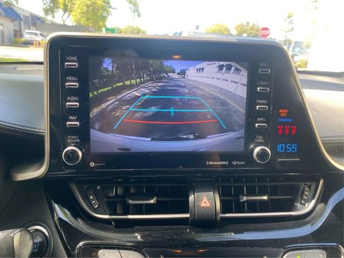 Used 2019 Toyota C-HR XLE FWD image 15