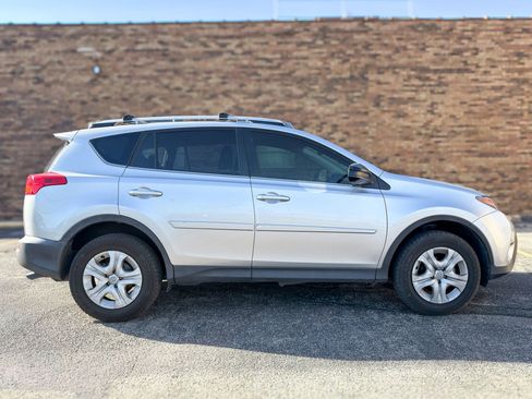 Used 2015 Toyota RAV4 LE image 9