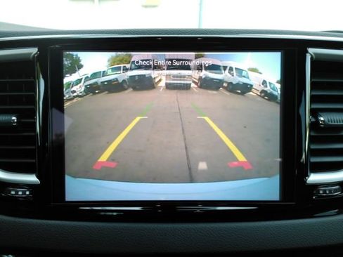 Used 2025 Chrysler Pacifica Select FWD image 8