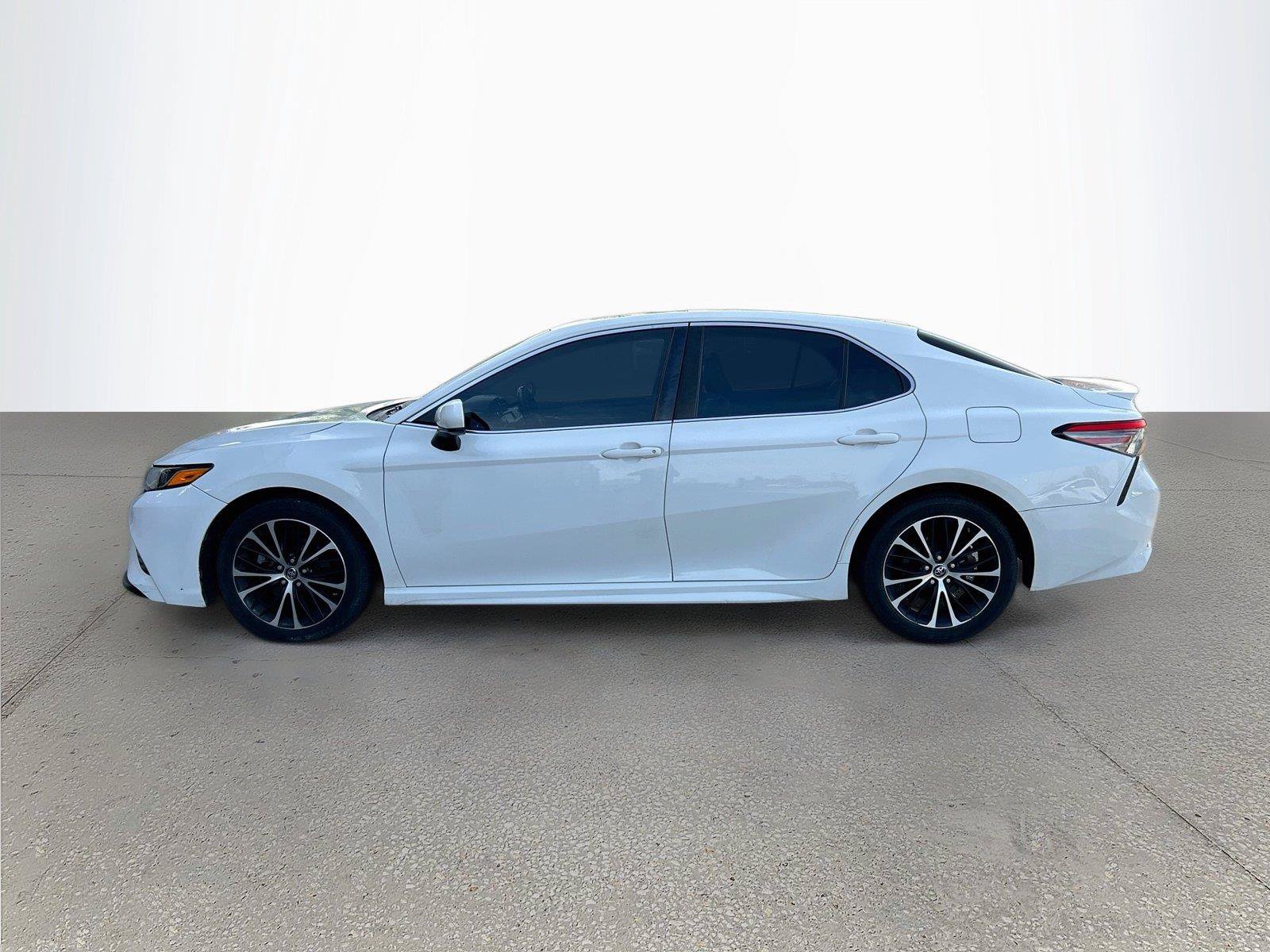 Used 2018 Toyota Camry SE w/ Moonroof Package FWD image 7