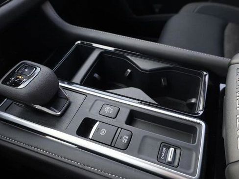 Certified 2025 Nissan Pathfinder SV w/ SV Premium Package FWD image 17