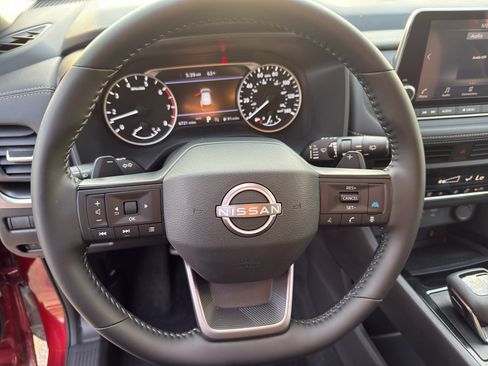 Certified 2025 Nissan Rogue SV AWD/4WD image 16