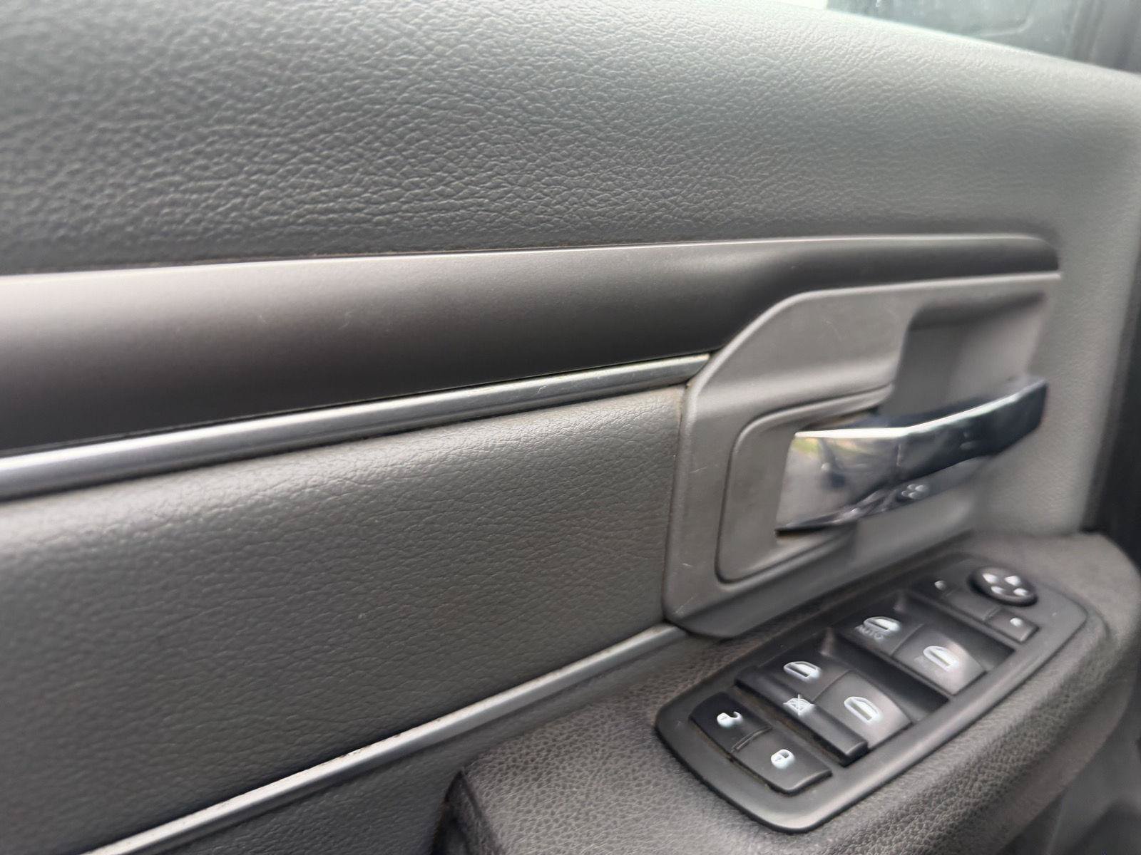 Used 2021 RAM 1500 Classic SLT AWD/4WD image 21
