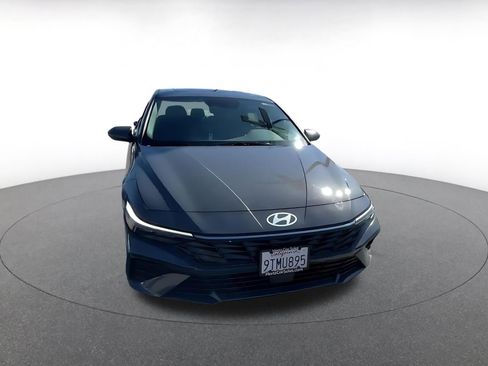 Used 2025 Hyundai Elantra SEL image 3