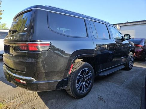 Used 2025 Jeep Wagoneer 4WD image 5