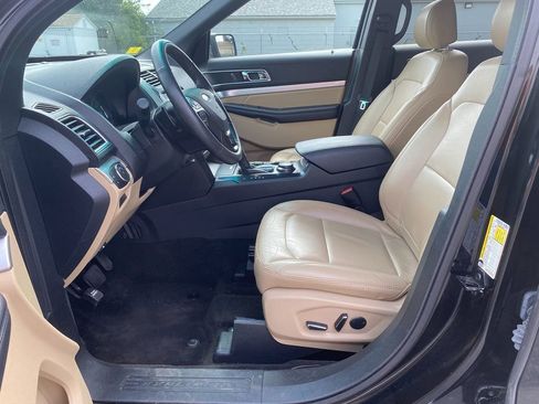 Used 2017 Ford Explorer XLT w/ Equipment Group 202A image 12