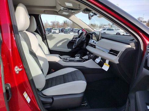 New 2026 Mitsubishi Outlander SE image 12