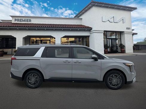 New 2026 Kia Carnival EX image 9