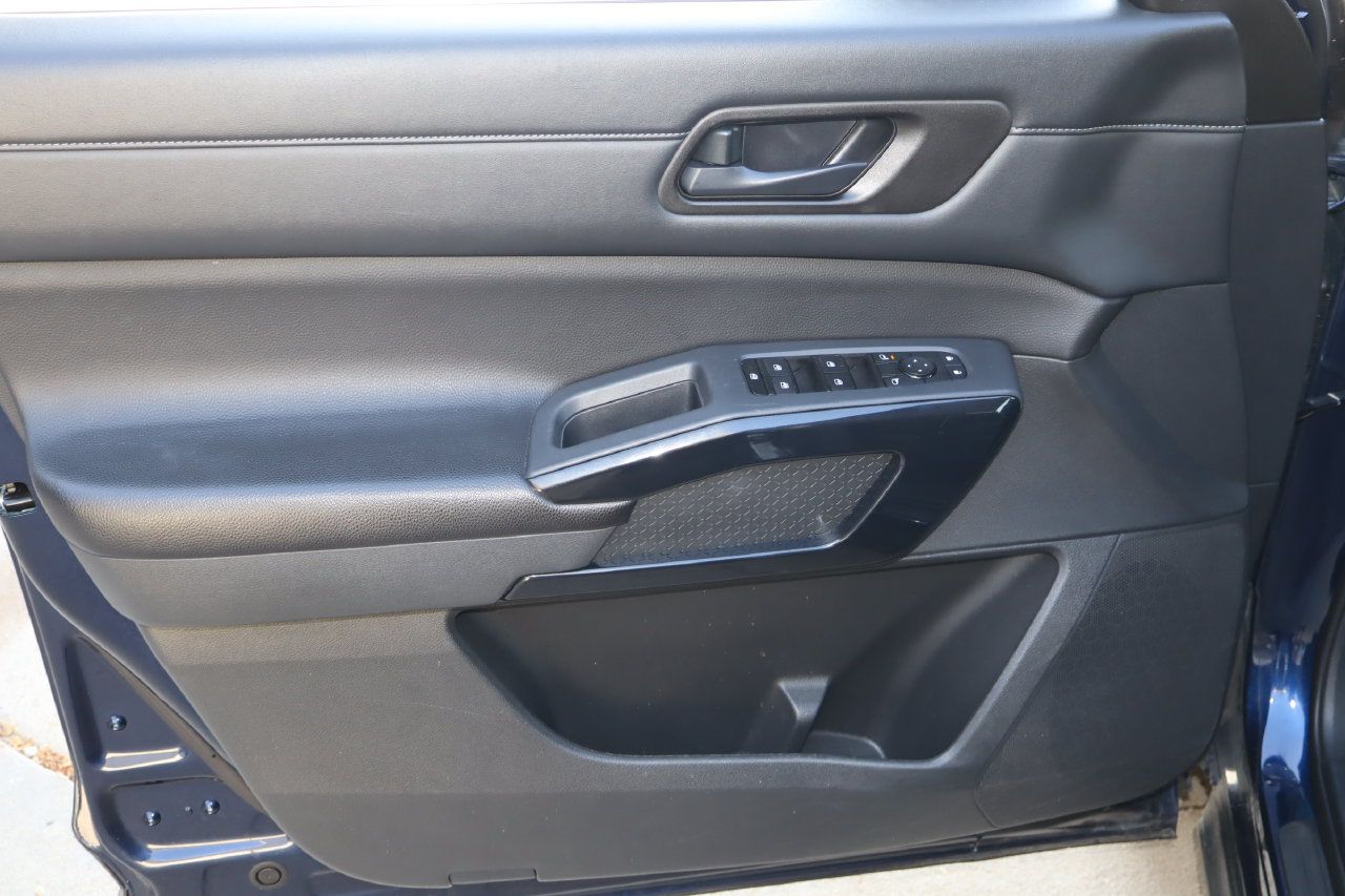 Used 2024 Nissan Pathfinder SV FWD image 21