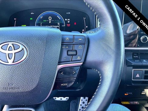 Used 2025 Toyota Camry SE image 12