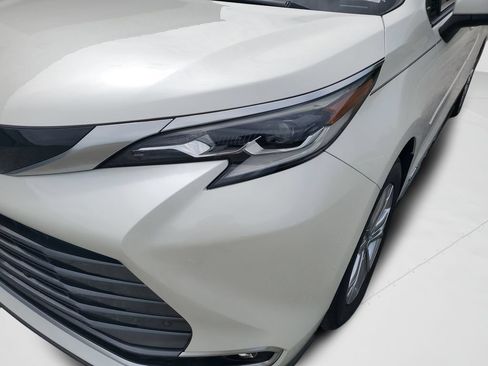 Used 2021 Toyota Sienna Platinum AWD/4WD image 26