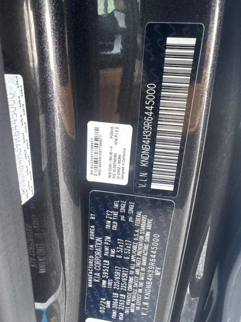 Used 2024 Kia Carnival LX FWD image 2