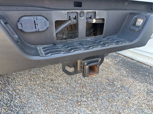 Used 2017 Toyota Tacoma TRD Sport w/ Tow Package (A/T) image 21