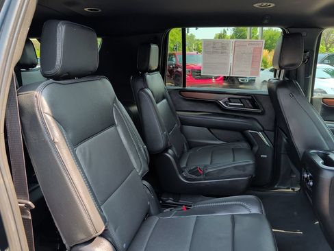 Used 2025 GMC Yukon XL Denali AWD/4WD image 35