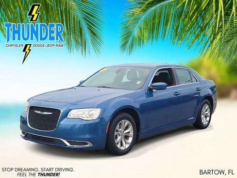 Used 2021 Chrysler 300 Touring RWD image 2