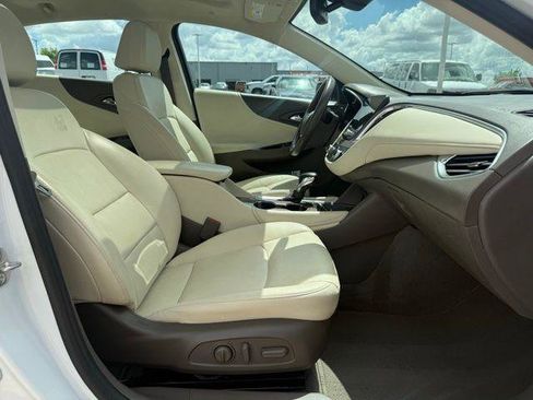 Used 2024 Chevrolet Malibu LT image 3