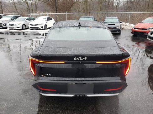 New 2025 Kia K4 LXS image 5