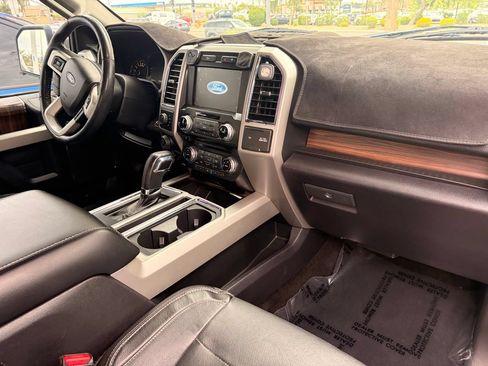 Used 2017 Ford F150 Lariat w/ Equipment Group 502A Luxury AWD/4WD image 12