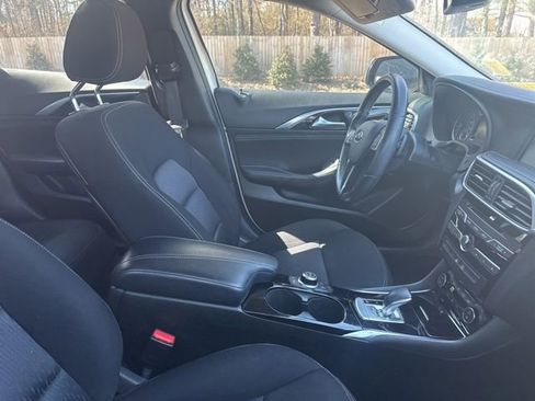 Used 2018 INFINITI QX30 image 9