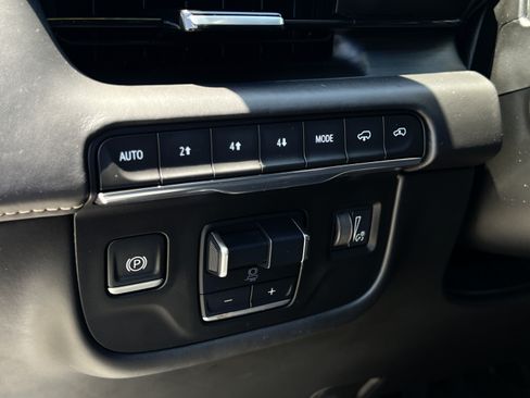 Used 2022 Cadillac Escalade Sport Platinum w/ Heavy-Duty Trailer Package AWD/4WD image 13