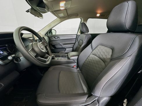 Used 2024 Nissan Pathfinder S image 13