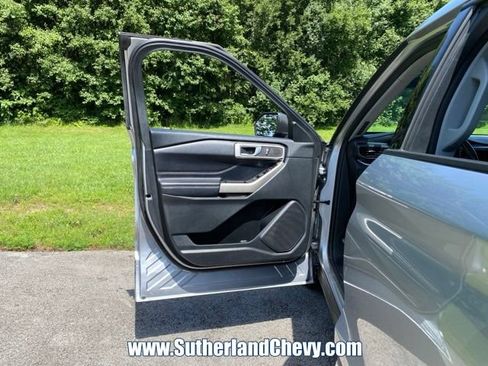 Used 2021 Ford Explorer XLT w/ Equipment Group 202A AWD/4WD image 13