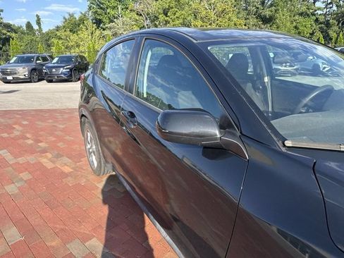 Used 2017 Honda HR-V LX image 18