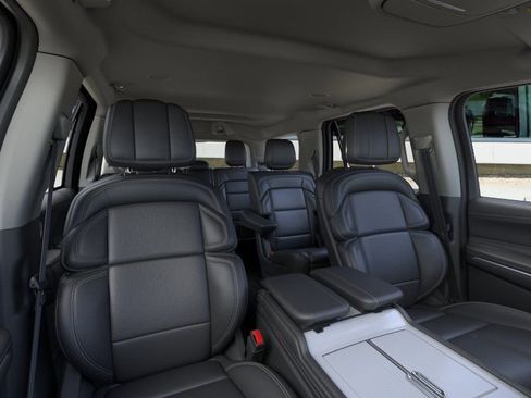 New 2026 Lincoln Navigator Premiere image 10