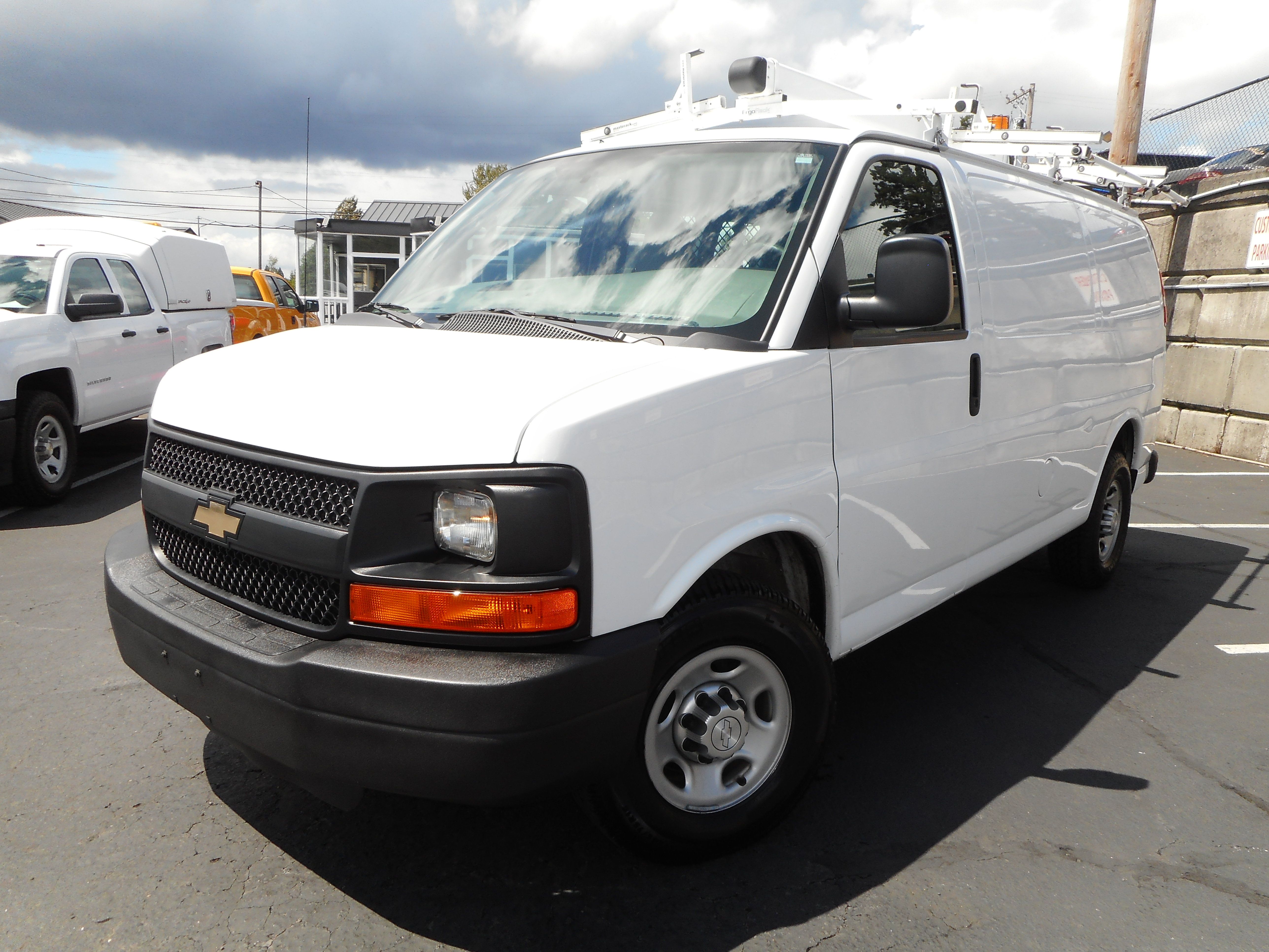 Used 2016 Chevrolet Express 2500 w/ Cold Climate Package RWD image 3