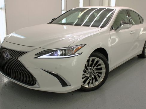 Used 2019 Lexus ES 300h Luxury image 27