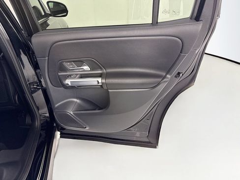 Used 2025 Mercedes-Benz GLB 250 image 27