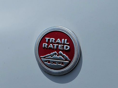 Used 2022 Jeep Cherokee Trailhawk w/ Comfort/Convenience Group AWD/4WD image 33