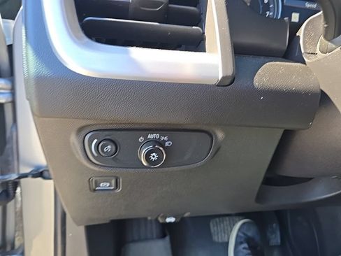 Used 2024 GMC Terrain SLE w/ GMC Pro Grade Package AWD/4WD image 19