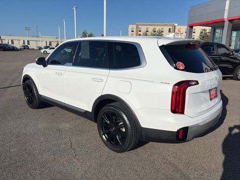 Used 2023 Kia Telluride LX image 3