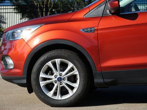 Used 2019 Ford Escape SE image 12