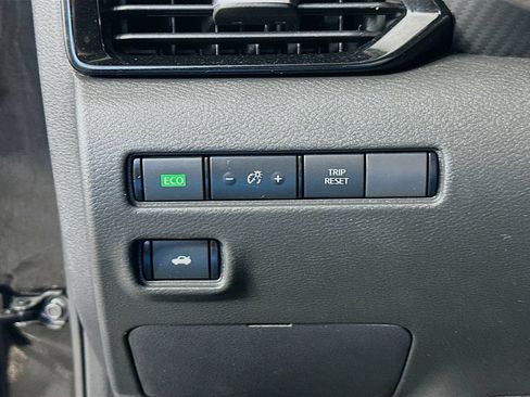 Used 2022 Nissan Sentra SV w/ All-Weather Package FWD image 10