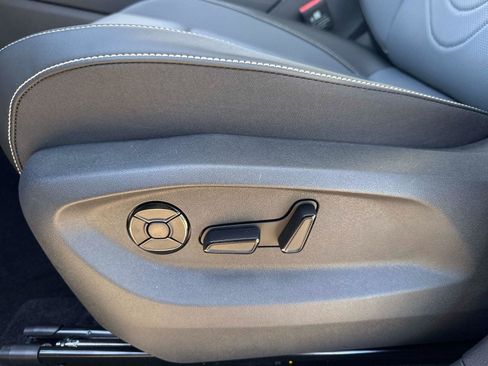 New 2025 Volkswagen Tiguan SE image 13