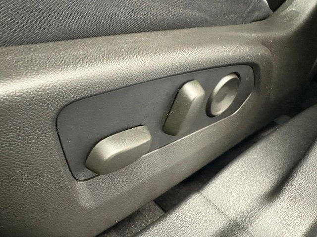 Used 2022 Buick Envision Essence w/ Technology Package I FWD image 7