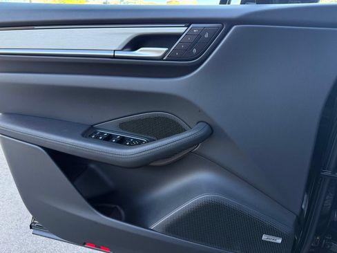 New 2025 Porsche Macan 4S Electric AWD/4WD image 28