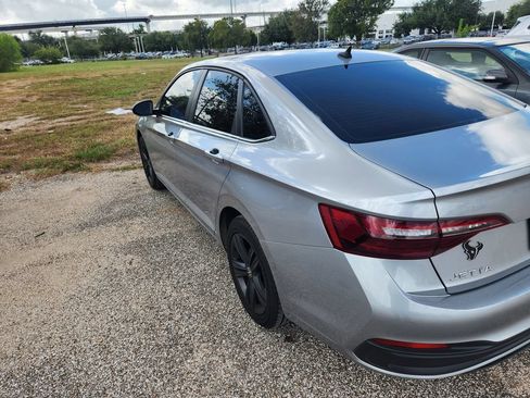 Used 2022 Volkswagen Jetta SE FWD image 4
