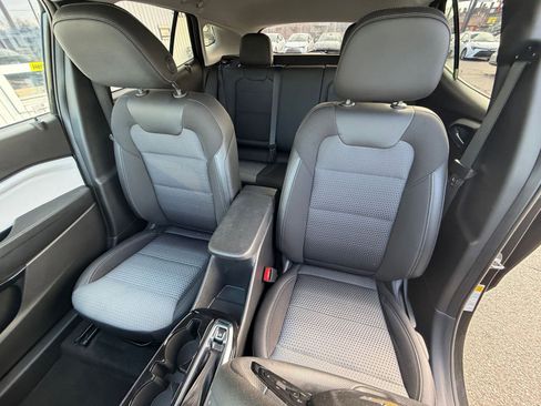 Used 2025 Chevrolet Trax LT image 34