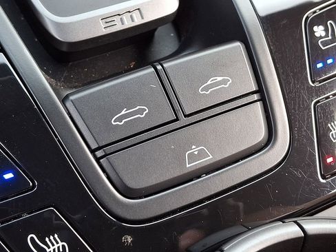 Used 2023 Porsche 911 Carrera image 23