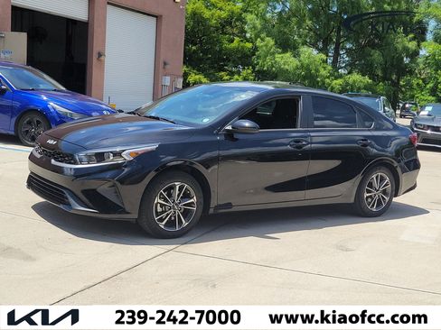 Certified 2023 Kia Forte LXS FWD image 5