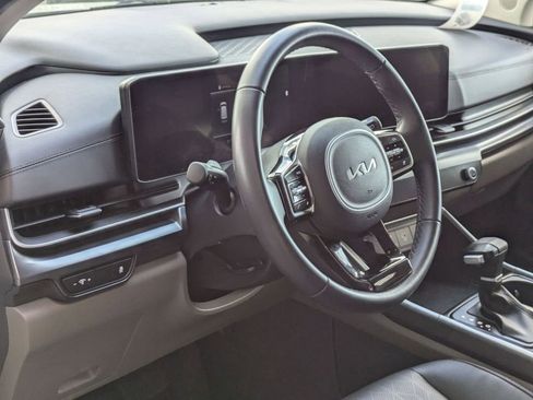 Used 2025 Kia Carnival image 14